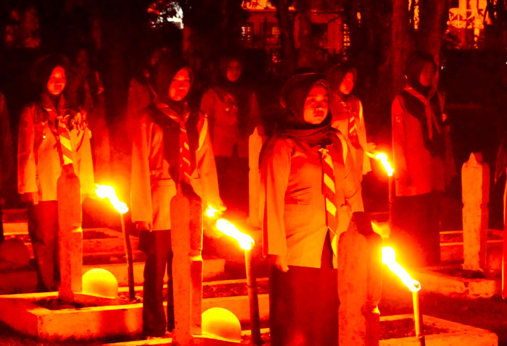 Suasana renungan suci di TMP Kusuma Sakti
